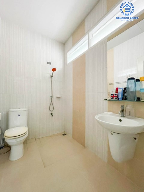 *****บ้านแฝดมือสอง ม.บ้านต้นไม้ ดอนเมือง-เทิดราชัน เนื้อที่ 40.6 ตร.ว. มาพร้อมฟังก์ชัน 3 ห้องนอน 3 ห้องน้ำ บ้านสวยพร้อมเข้าอยู่ ต่อเติมเต็มทั้งหลัง *แถมเครื่องปรับอากาศ 1 เครื่องและเครื่องปรับปรับอากาศ 1 เครื่อง บนทำเลเชื่อมต่อถนนหลายเส้นทาง และทางด่วน "ศรีสมาน"